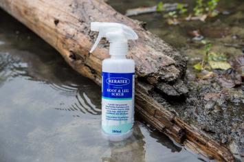 Keratex Hoof & Leg Scrub 300ml.   Against mud fever, damage and split heels.